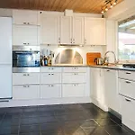 Awesome Home In Svaneke With Wifi Дом отдыха *