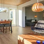 Дом отдыха Awesome Home In Svaneke With Wifi *