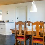 Awesome Home In Svaneke With Wifi Дом отдыха Сванеке