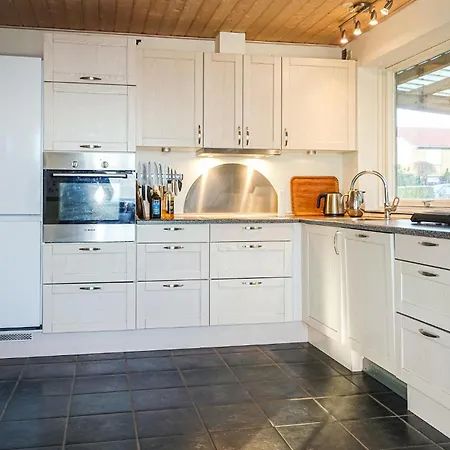 Awesome Home In Svaneke With Wifi Hébergement de vacances *