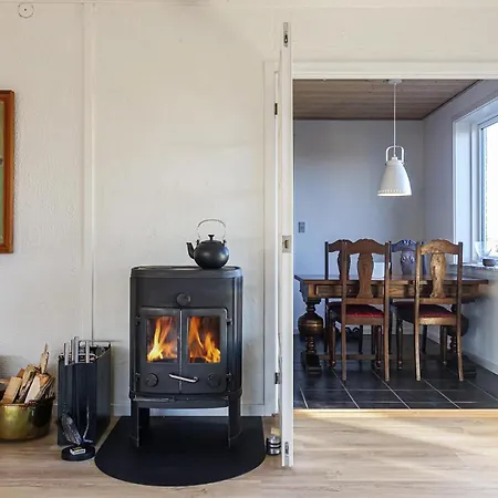 Hébergement de vacances Awesome Home In Svaneke With Wifi *